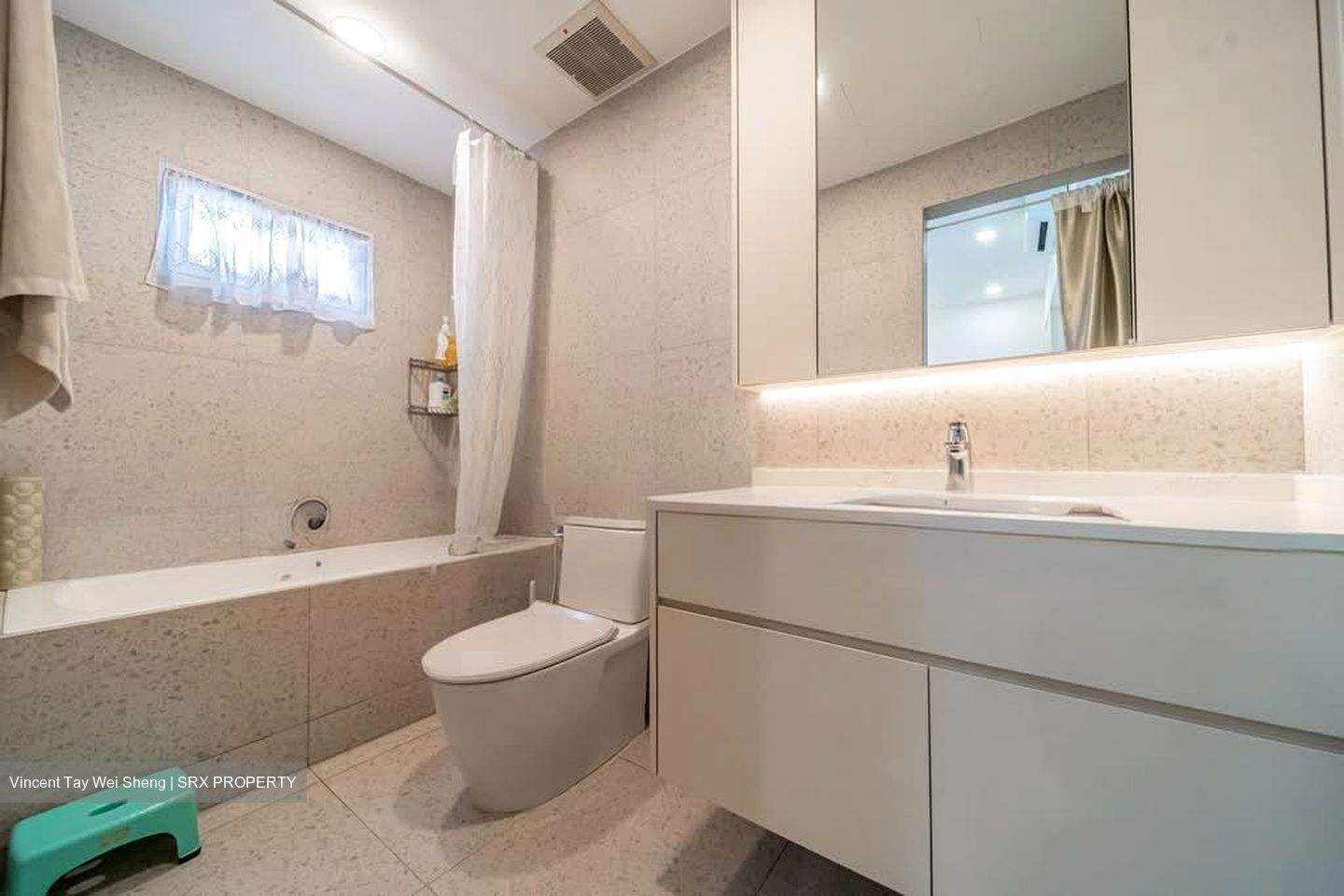 Sixth Avenue (D10), Terrace #568280581